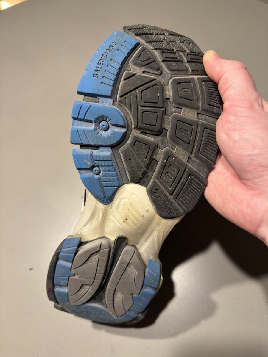 Balenciaga Scarpe da uomo: Balenciaga Runner, Taille 45, Portées quelques fois – Usato da Les Acacias venduto da PierroS 5