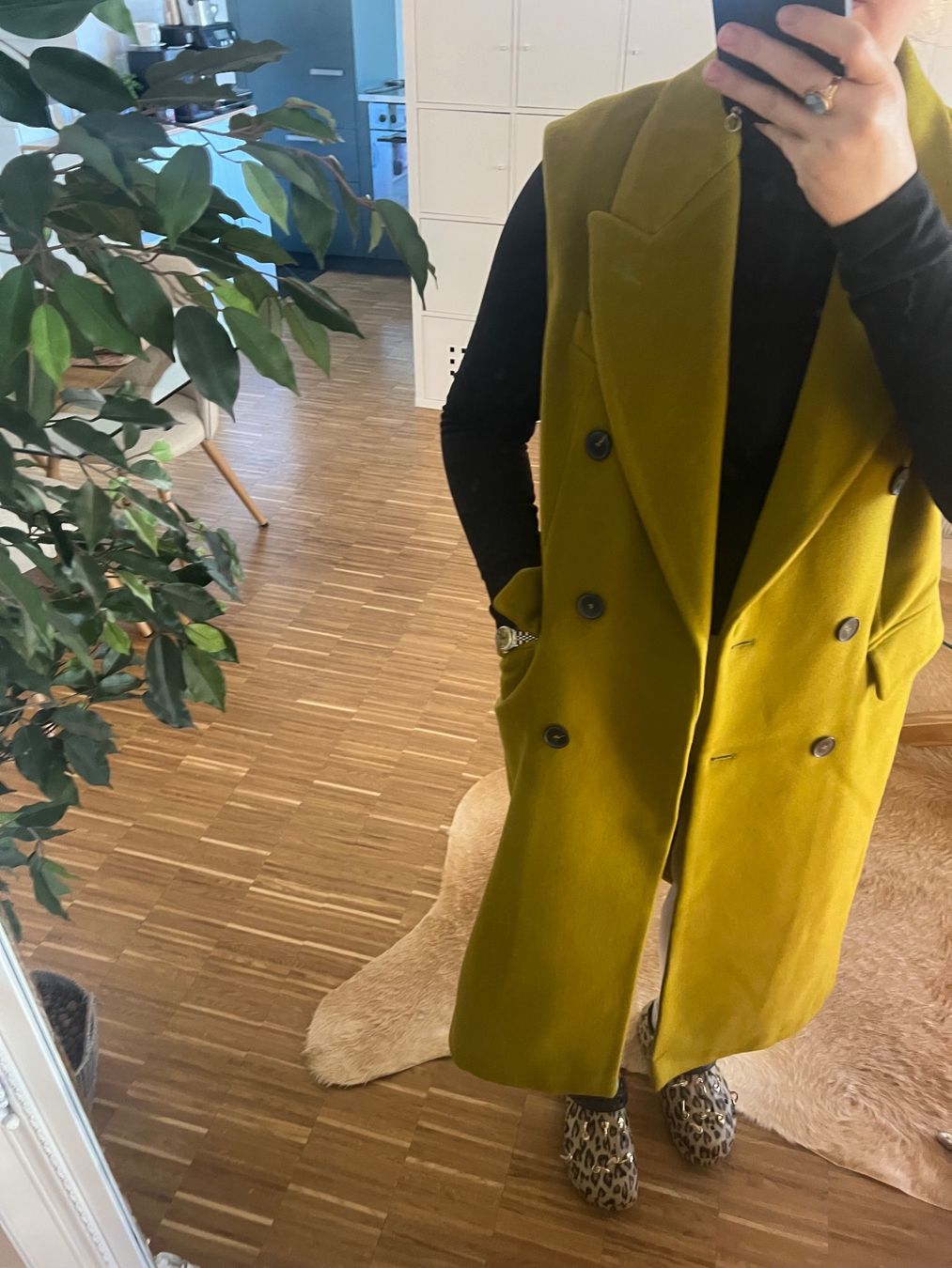 Mango Cappotti: Mango long vest – Usato da Zollikerberg venduto da Mei1844