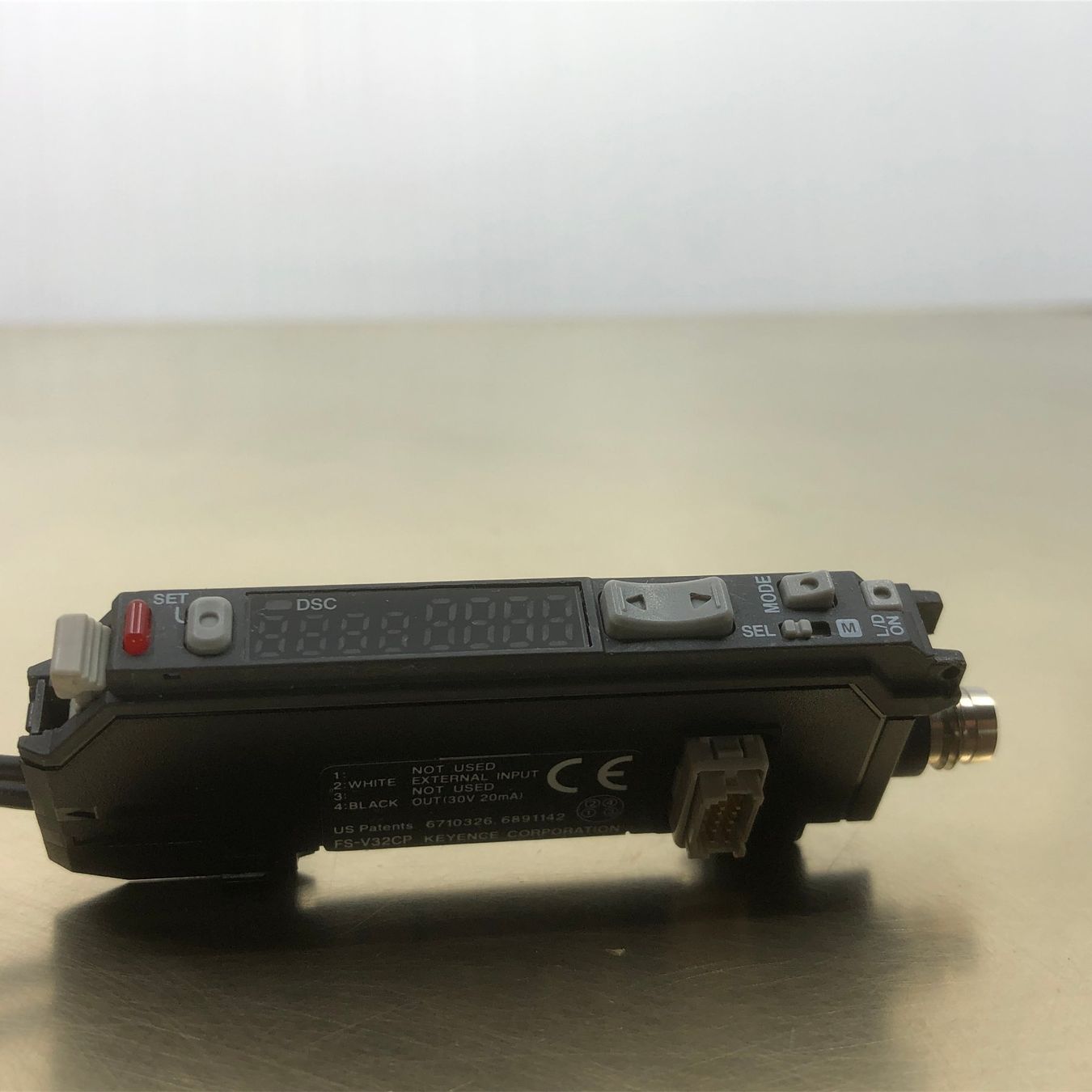Componenti elettronici: Lichtleiter KEYENCE FS-V32CP & Keyence FU-11 – Usato da Laufenburg venduto da Sirluger 2