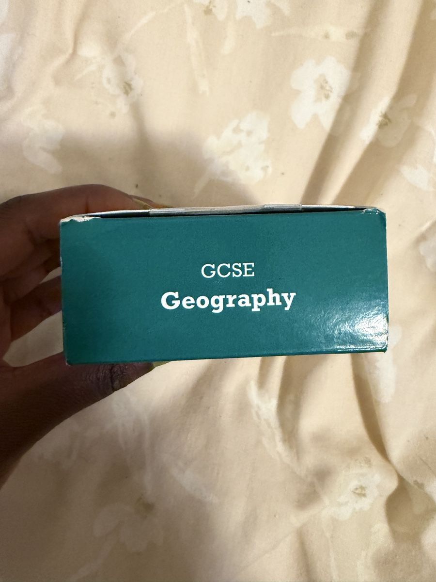 Libri: GCSE Geography Revision Cards  – Usato da Chambésy venduto da tiffwears7 2