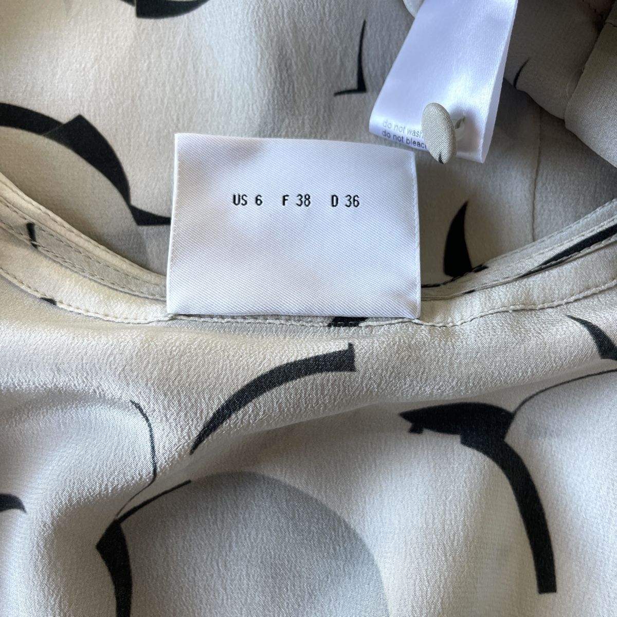 Akris Vestiti: AKRIS Gray Silk Dress – Nuovo (secondo la descrizione) da Freienbach venduto da Avviivva_Shop 4