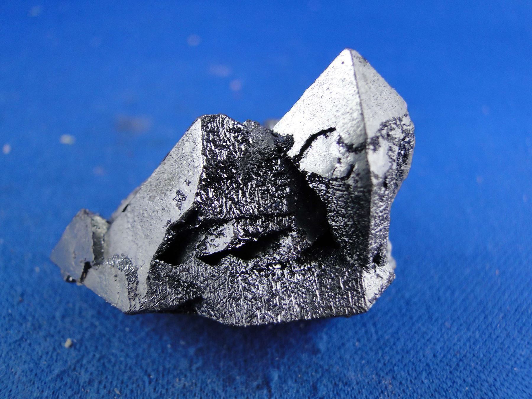 Minerali & Pietre curative: Haematit psm Magnetit – Usato da Schinznach Bad venduto da Demerald 5