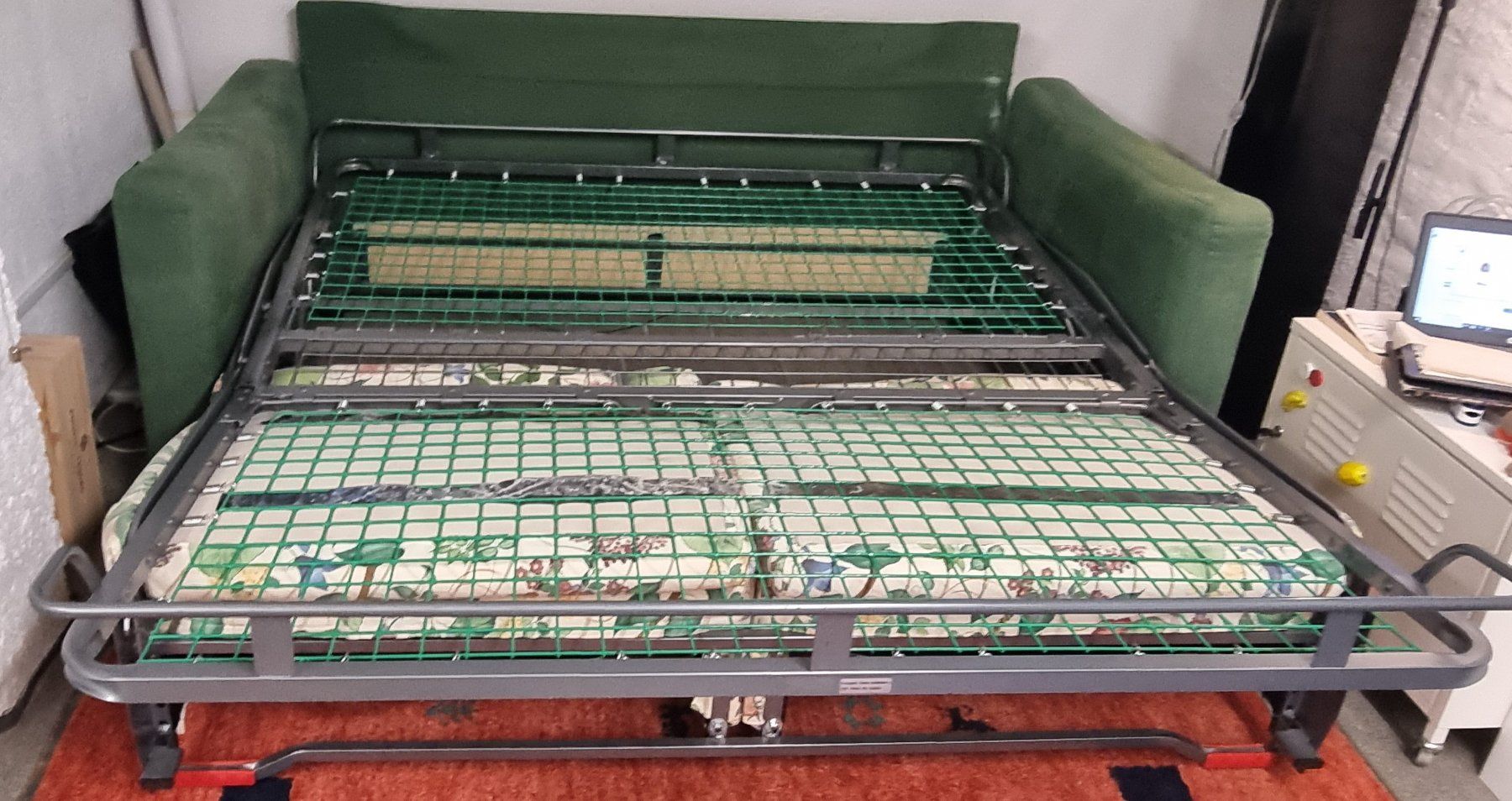 Divani: Bettsofa Schlafsofa mit Metall Klappmechanismus – Usato da Bern venduto da ros_v7ry 5