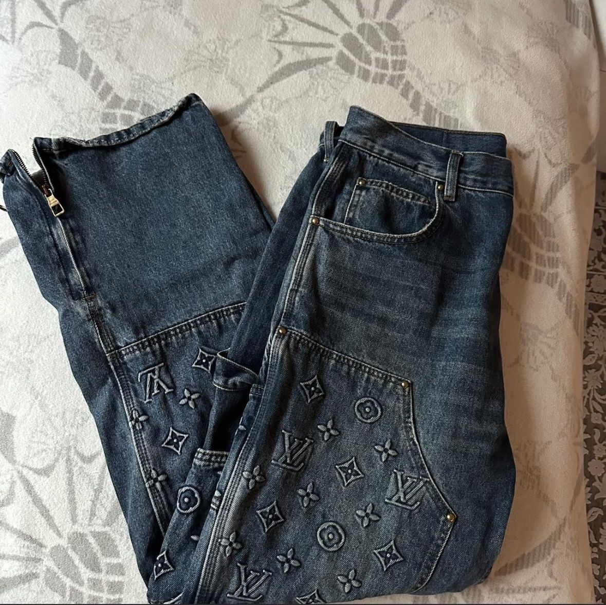 Louis Vuitton Jeans: Louis Vuitton Carpenter pants – Nuovo (secondo la descrizione) da Dättwil AG venduto da lor_wx7h