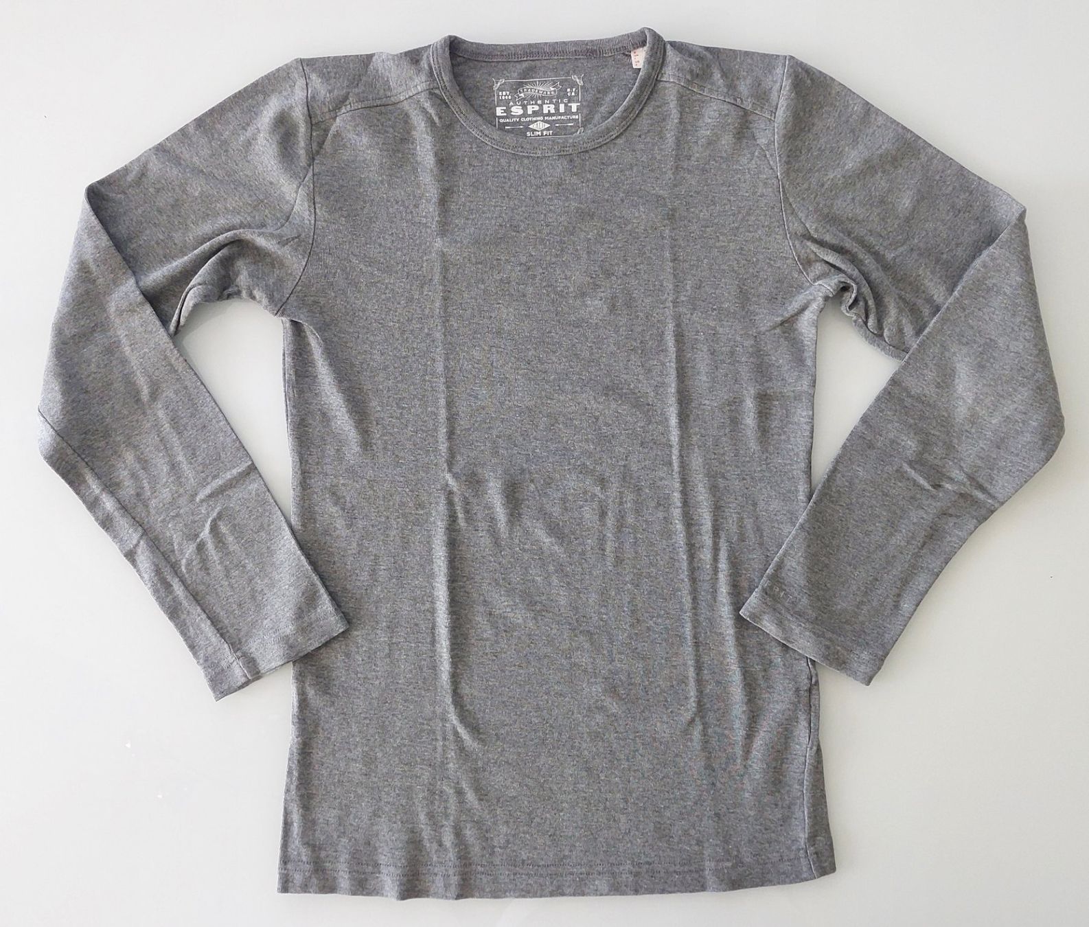 Esprit T-shirt: T-shirt Esprit – Usato da Signy venduto da oli_sn9g