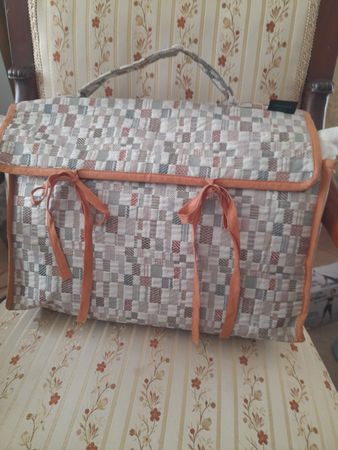 Tasche aus gute Stoff.Ohne Inhalt.