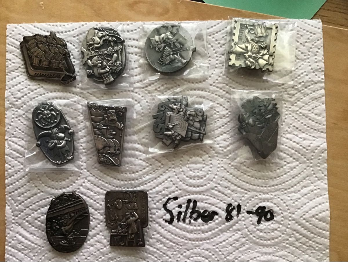 Basler Plaketten & Abzeichen: Baslerfasnachtsplaketten 1981-1990 Silber – Gebraucht aus Arlesheim von printz01