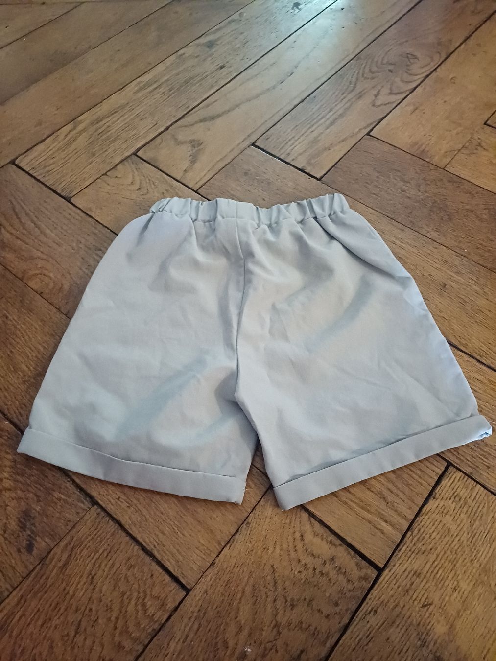 Shein Pantaloni: Shorts Grösse 104 – Usato da Schönenwerd venduto da pomodor 1
