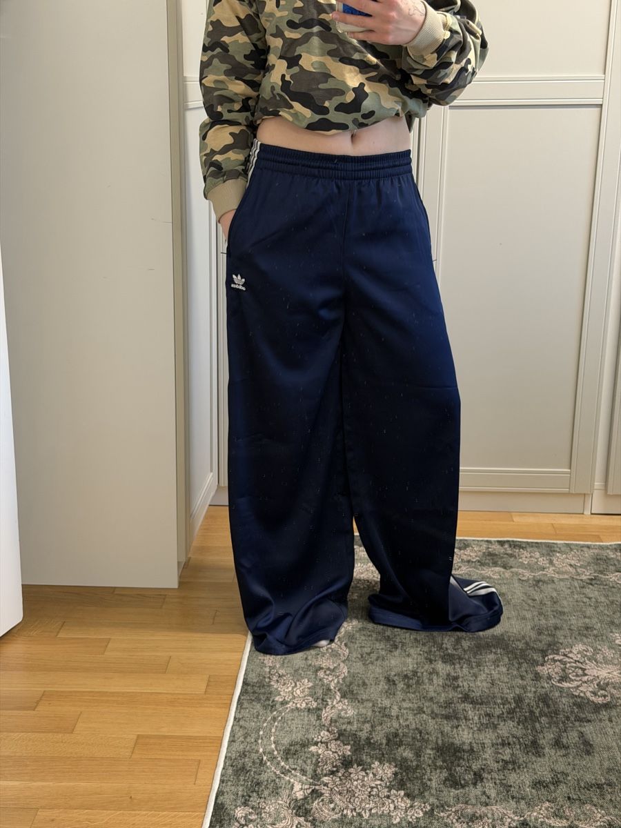 Adidas Pantaloni: Adidas Satin Pants  – Usato da Bachenbülach venduto da cec_8j5s 2