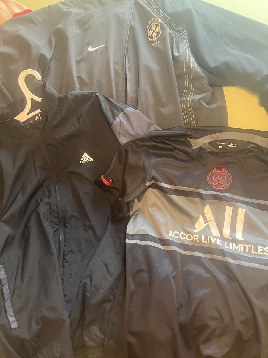 Lotti di vestiti: Nike Brasilien, PSG & Adidas – Usato da Buchs AG venduto da dim_6c9l