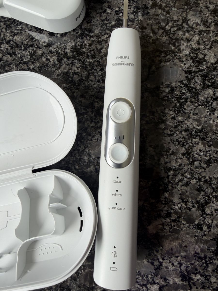 Philips Sonicare Cura dei denti: Philips Sonicare DiamondClean Zahnbürste m. Ladekabel & Case – Nuovo (secondo la descrizione) da Münsingen venduto da Krone75