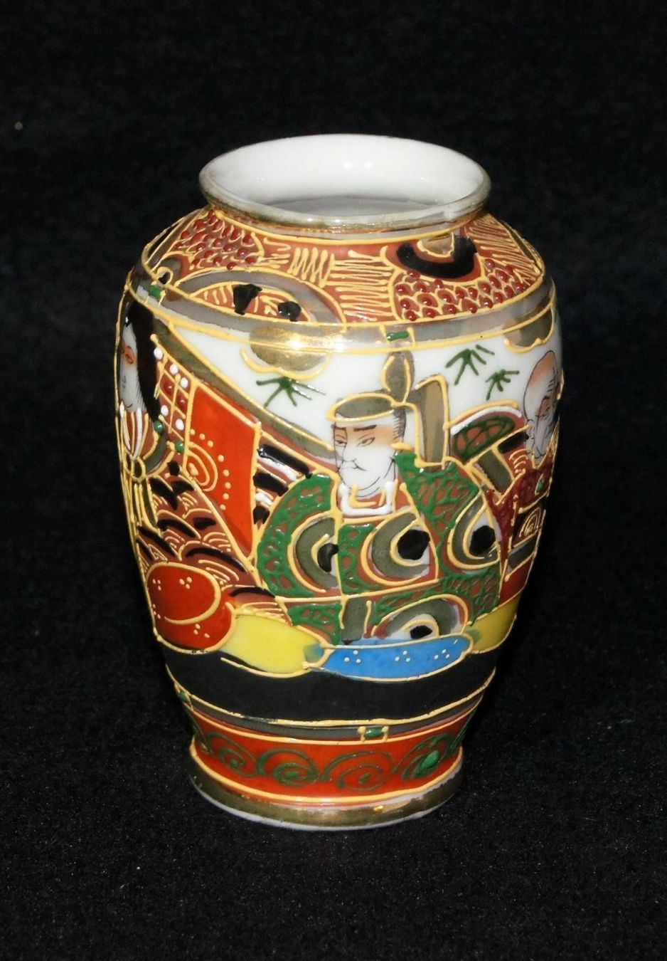 Vasen & Gefässe: Satsuma-Vase mit 7 noblen Personen – Neu und originalverpackt aus Geroldswil von ARTEFACTO