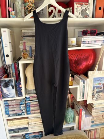 Combinaison Zara noire, taille M, idéale pour l'été!