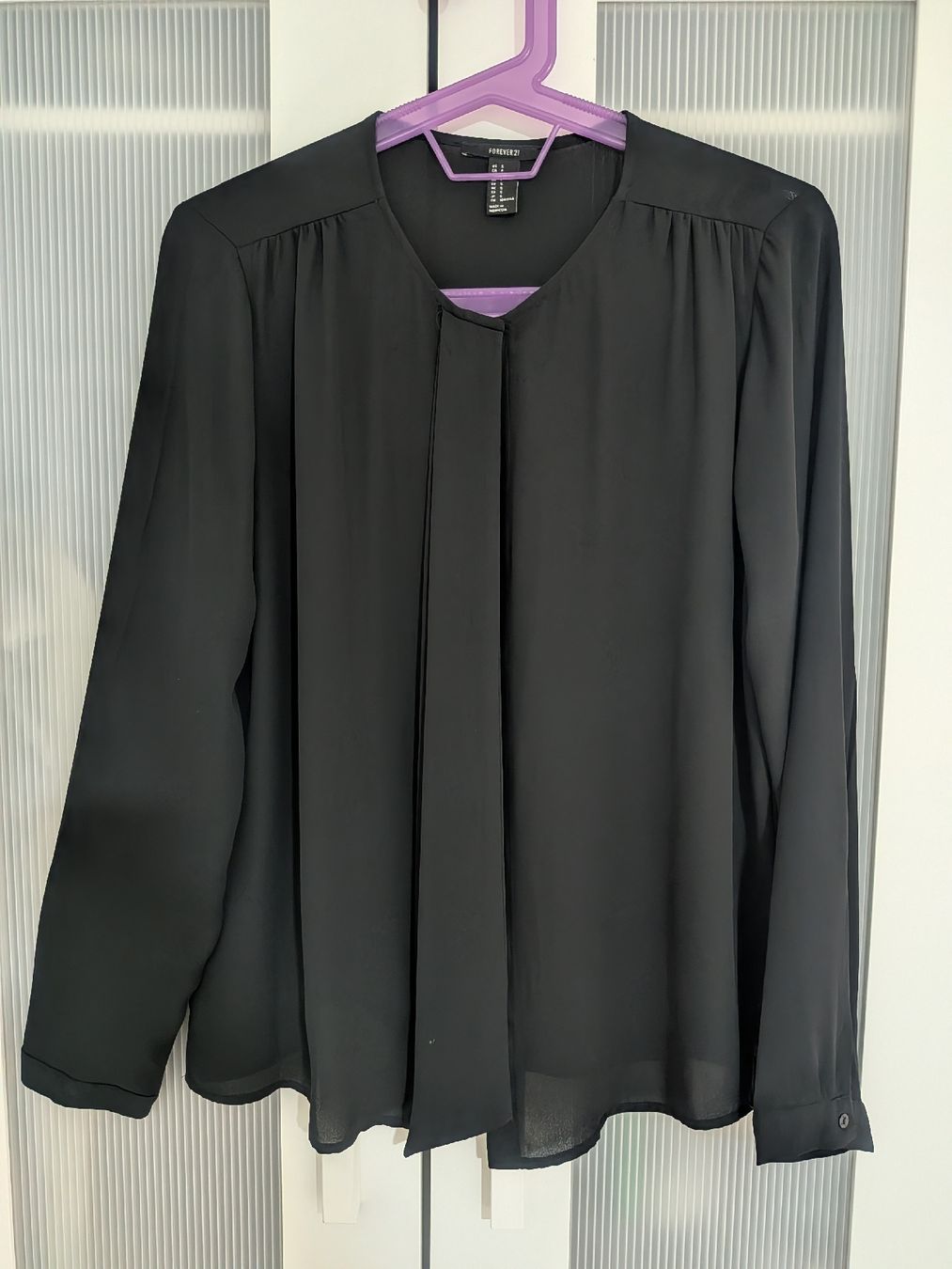 Chemisiers: Forever 21 black blouse, size S - good condition – D'occasion à Wettingen par ann_hzb5