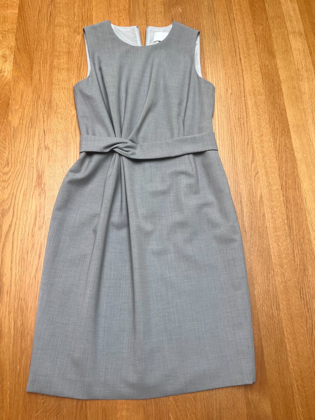 Hugo Boss Vestiti: HUGO BOSS graues Kleid, Top Zustand – Nuovo (secondo la descrizione) da Zumikon venduto da jensbehlau81