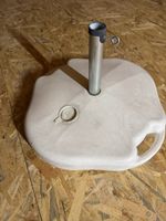 Pied de parasol en plastique blanc