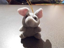 Elefant grau mit Aufhänger