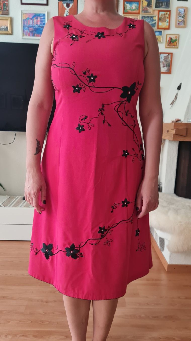 Vestiti: Cute red dress – Usato da Bonstetten venduto da Denitza87 1