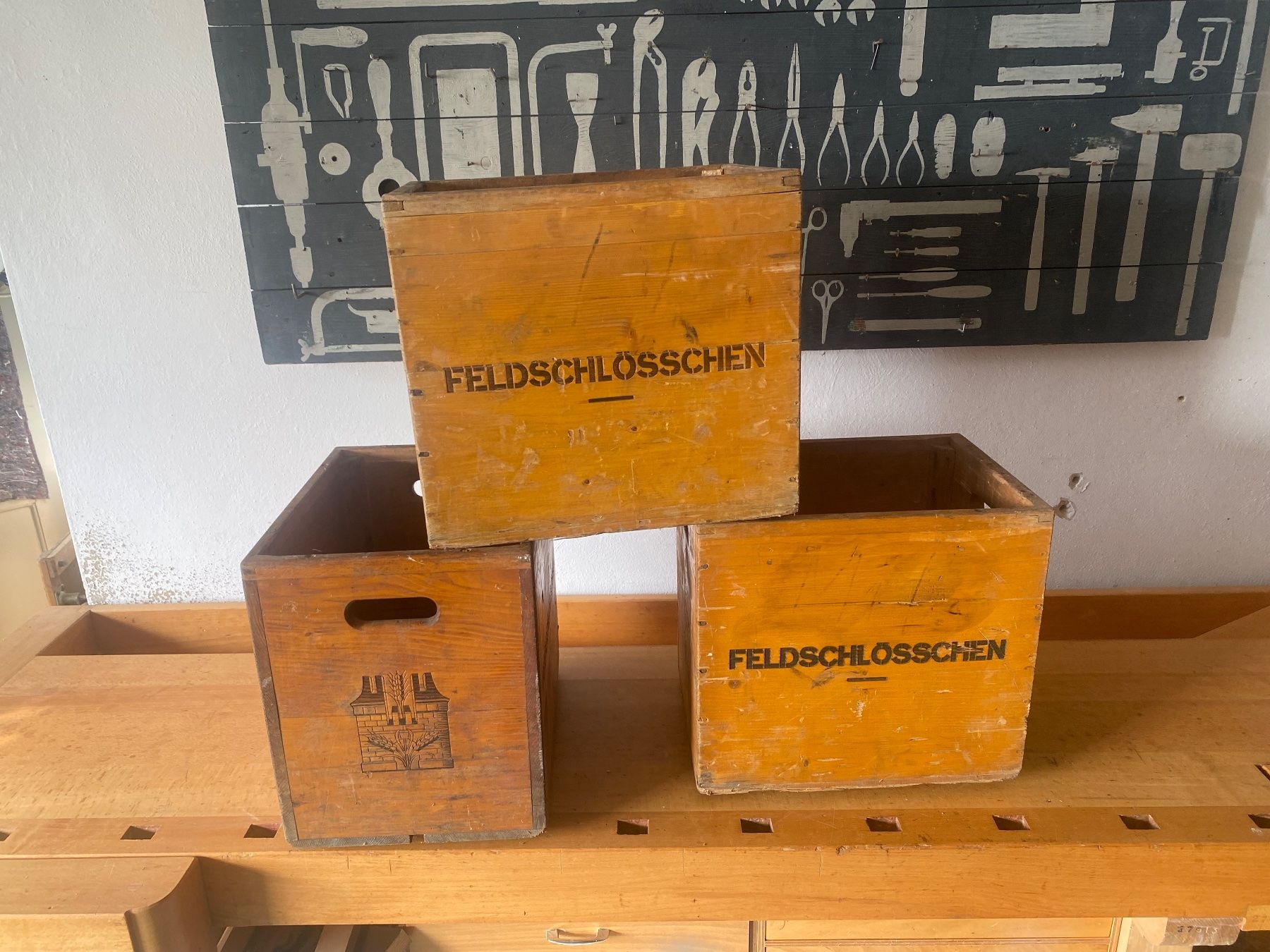 Casse di vino e birra: Schöne alte Feldschlösschen Bier-kisten – Usato da Seewen SO venduto da Nordic-Old-Fashion 4