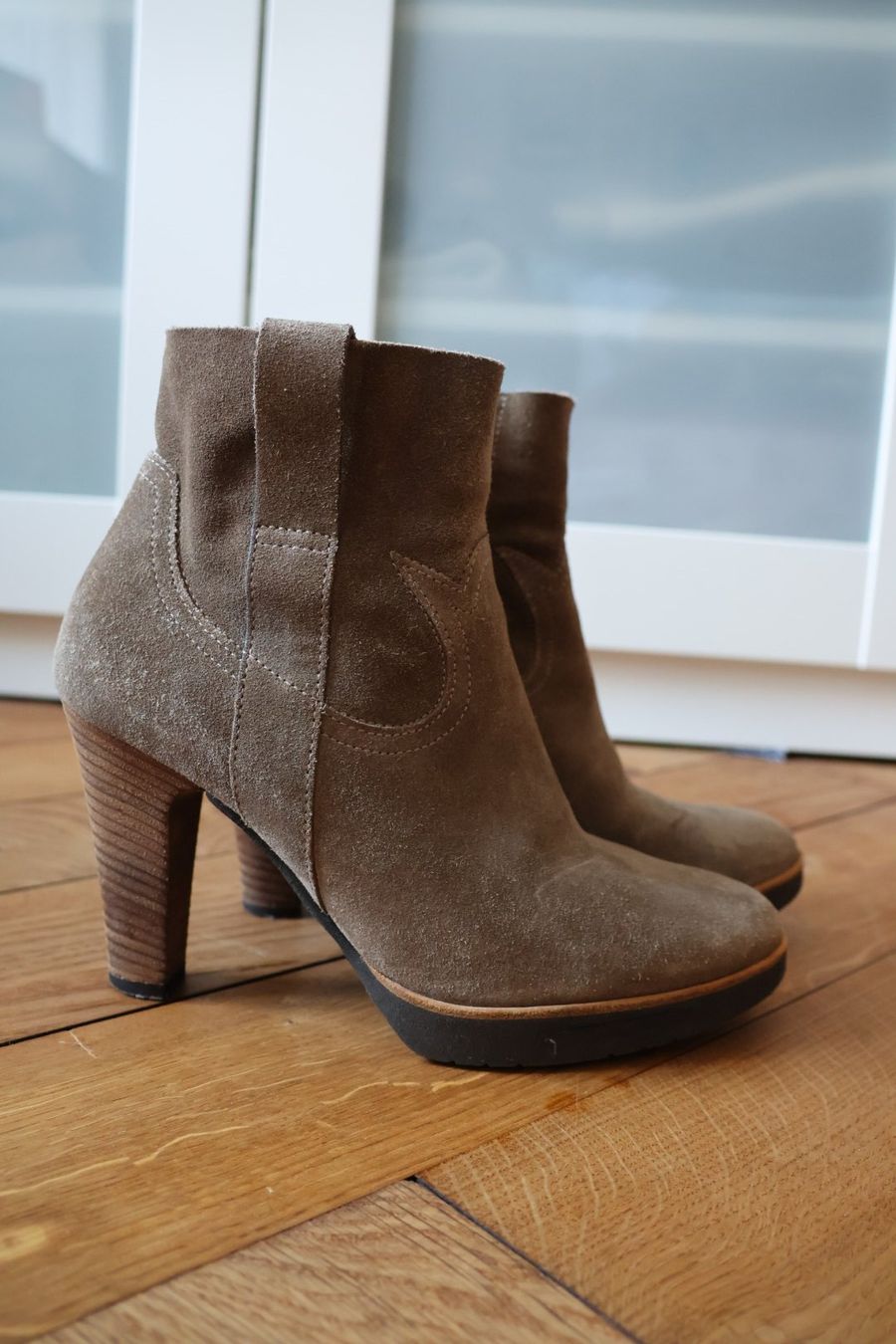 Paul Green Damenschuhe: Beige Wildleder-Stiefeletten – Gebraucht aus Winterthur von jul_v9wx 1