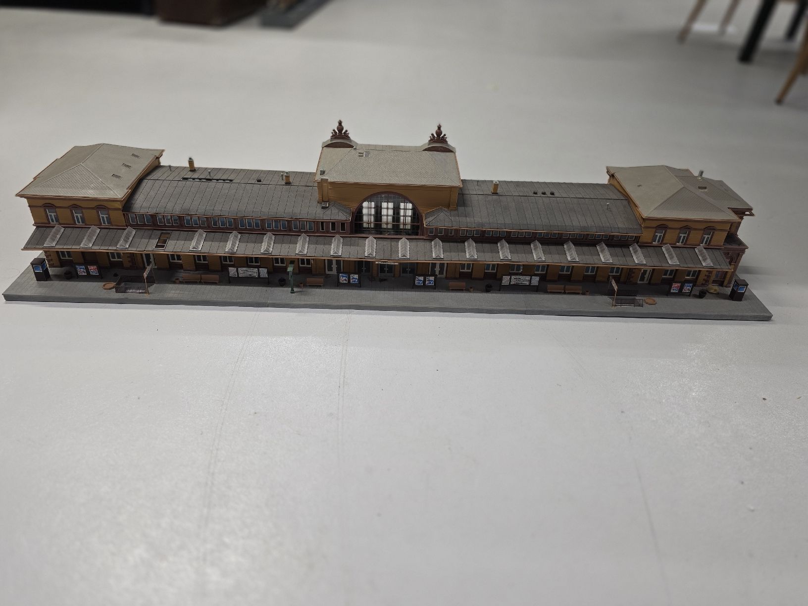 Modelleisenbahnen: Grosser H0 Hauptbahnhof Modell Gebäude – Gebraucht aus Ried (Muotathal) von Modellbahn.swiss