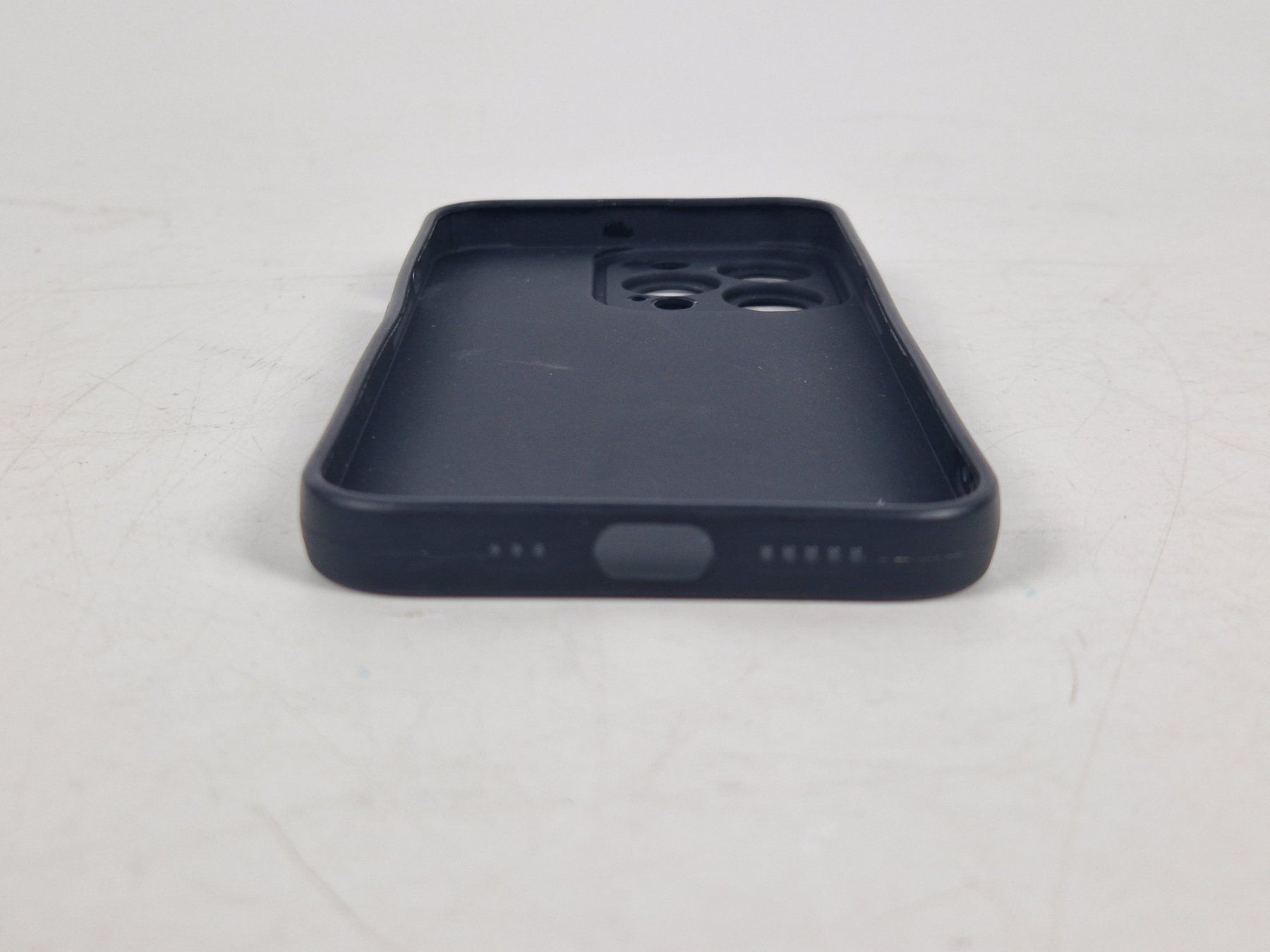 Apple Covers & Schutzfolien: Smartphone-Hülle für iPhone 13Pro "Weekdays" – Gebraucht aus Muhen von Restwert_Muhen 3