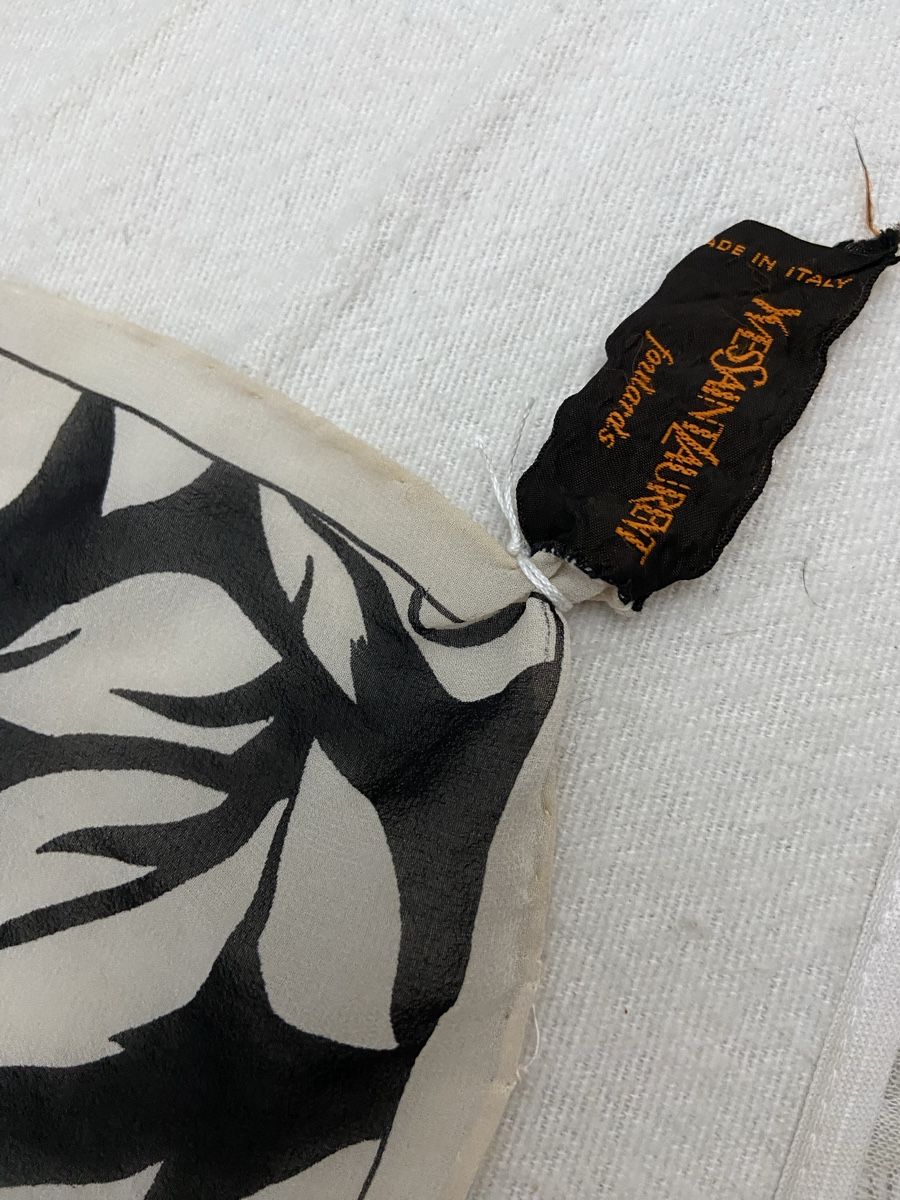 Saint Laurent Foulard & Sciarpe: Foulard Yves saint Laurent – Usato da Montreux venduto da Perledor 2