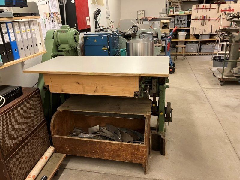 Tutte le macchine: Elektrische Tafelschere / Schlagschere / Blechschere – Usato da Basel venduto da Rolibus 9