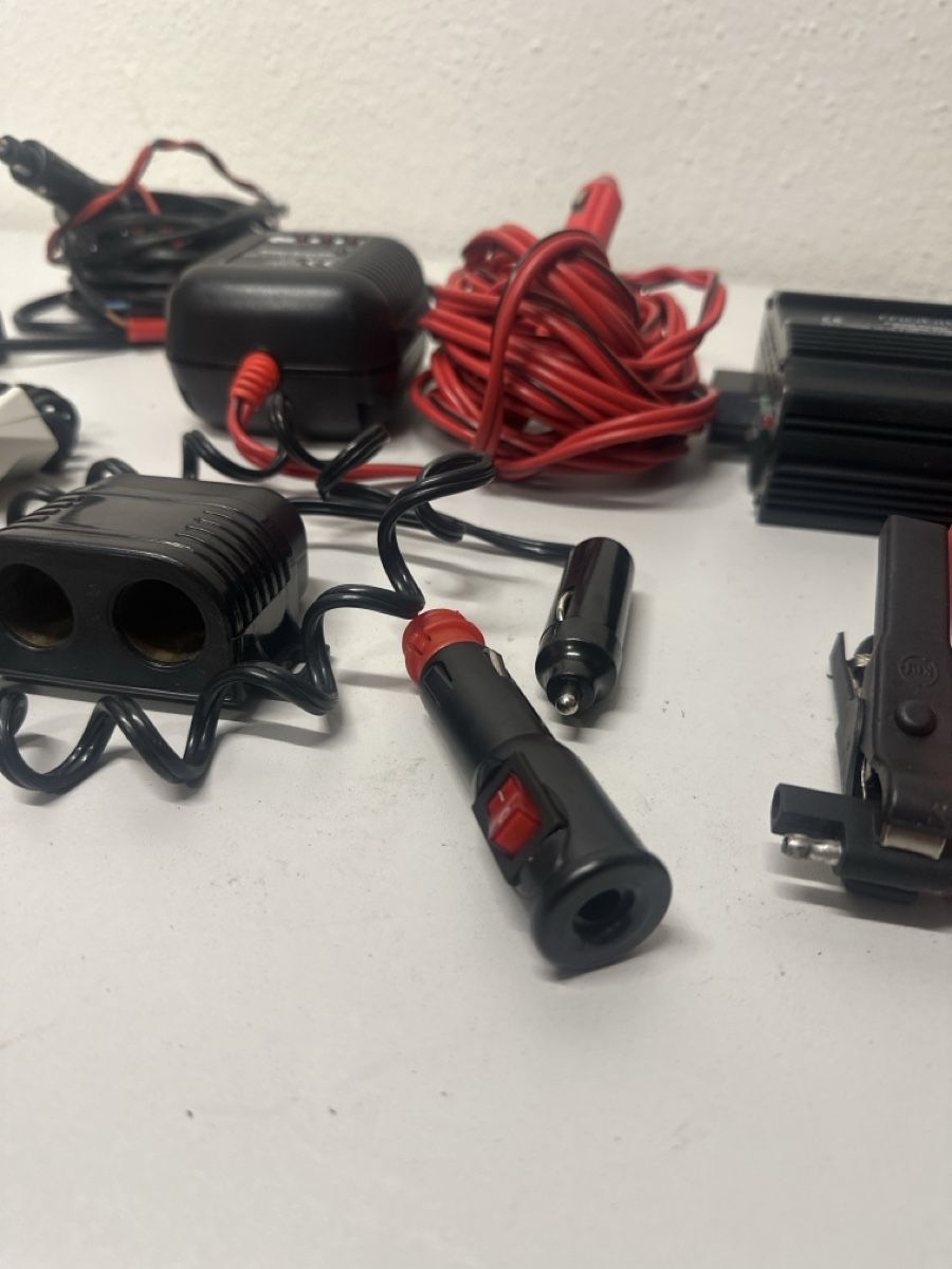 Elektronikbauteile: Assorted Car Power Adapters and Cables Set – Gebraucht aus Elsau von MANWITHVAN 2