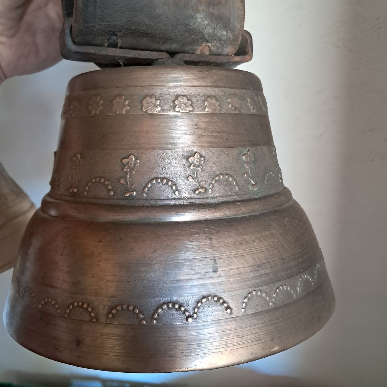 Glocken & Treicheln: 2 ALTE GLOCKEN  – Gebraucht aus Murten von SHETHOF 2