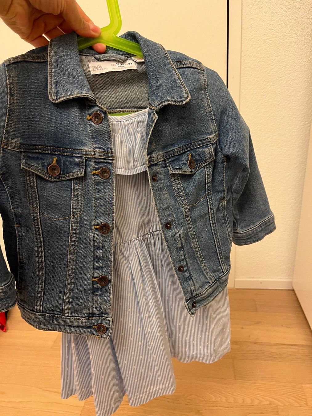 Zara Lotti & Set di vestiti: Jeansjacke Mädchen 92 – Usato da Adliswil venduto da Sale12
