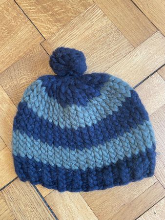 Strickmütze / Beanie aus Wolle, gestreift