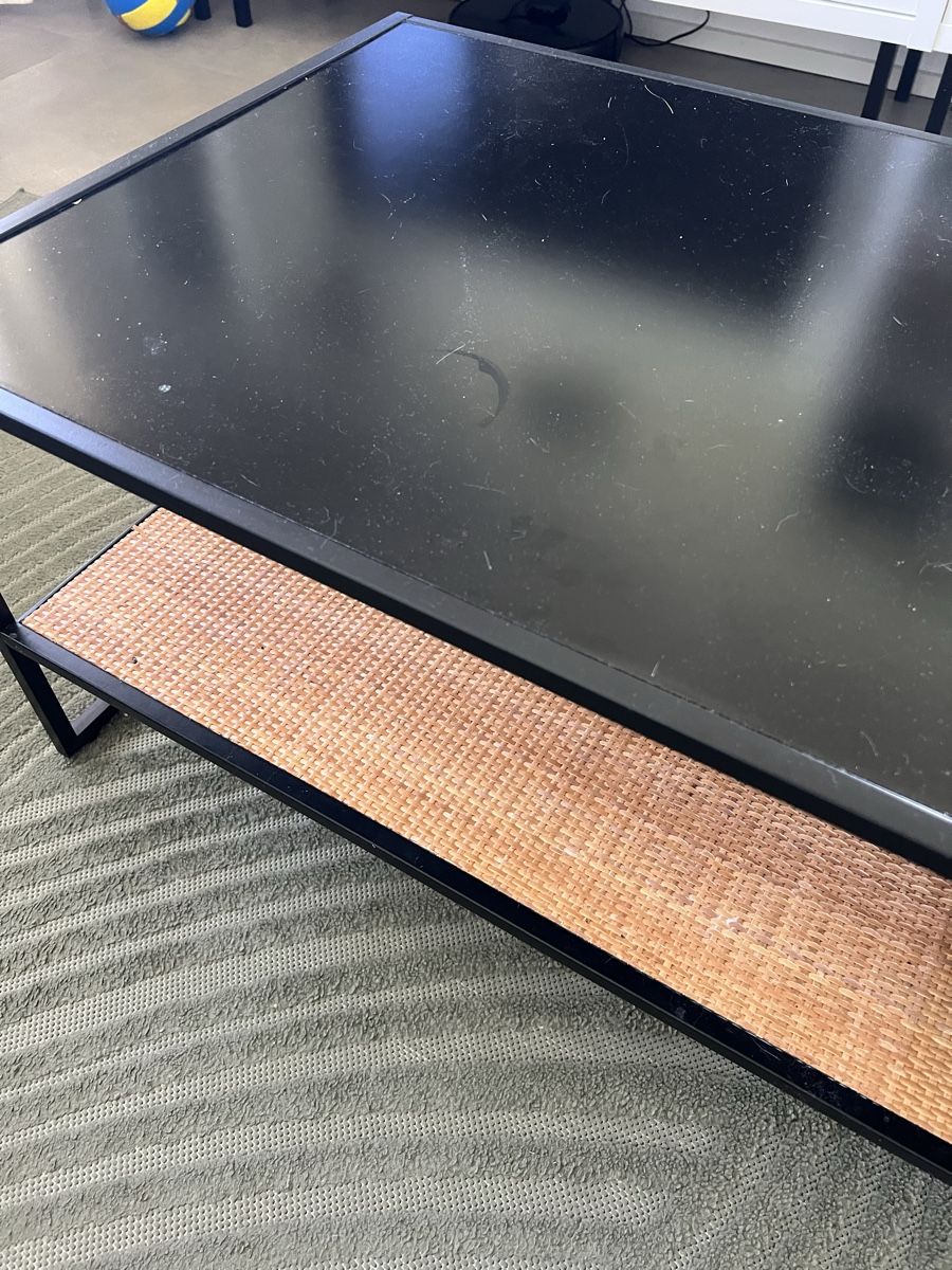 Tables: Table basse noire et rotin – D'occasion à Ropraz par Angy.ruiz 1