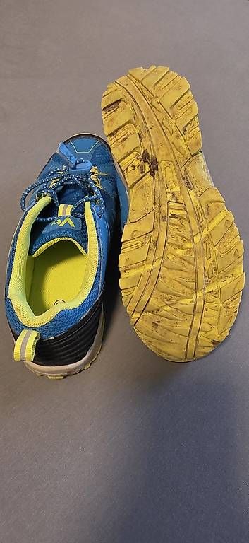 Chaussures garçon: Trekkingschuhe blau – D'occasion à Volketswil par JaMiLeAn 2