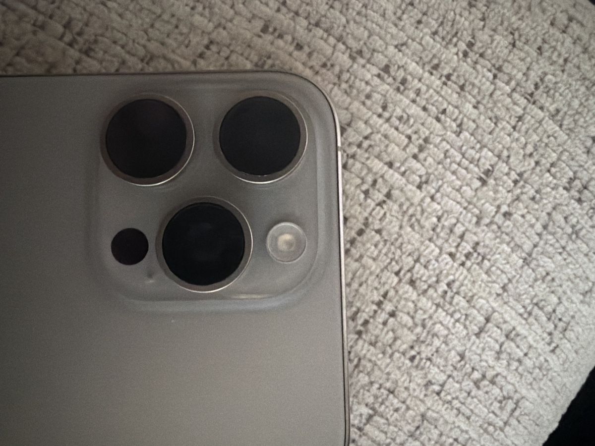 Apple Portables: iPhone 15 pro Max 1to Titanium naturel – D'occasion à Thônex par Azizoux 3