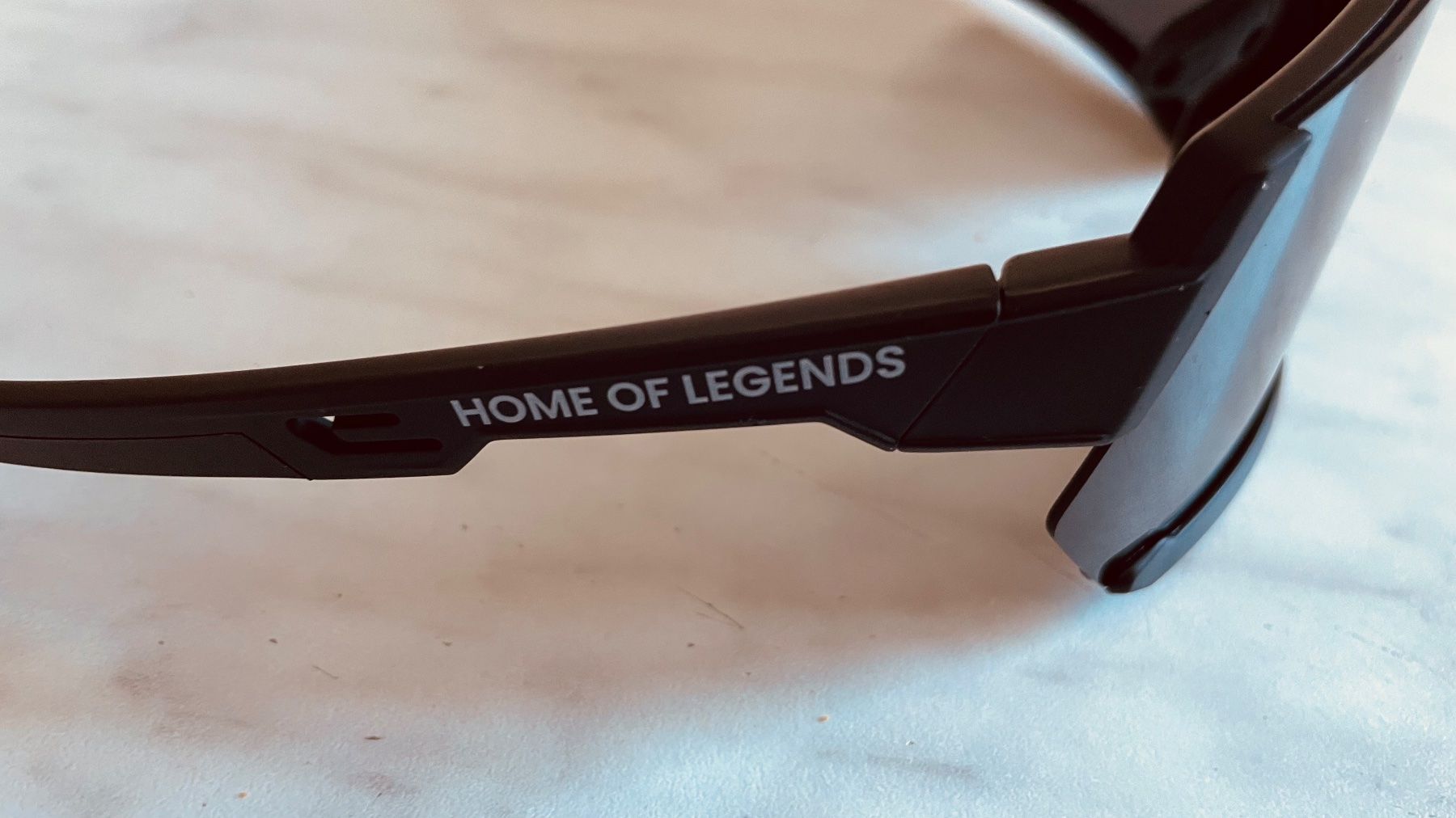 Brillen & Gläser: Sonnenbrille "Lauberhorn" – Neu und originalverpackt aus Interlaken von Qatar 4