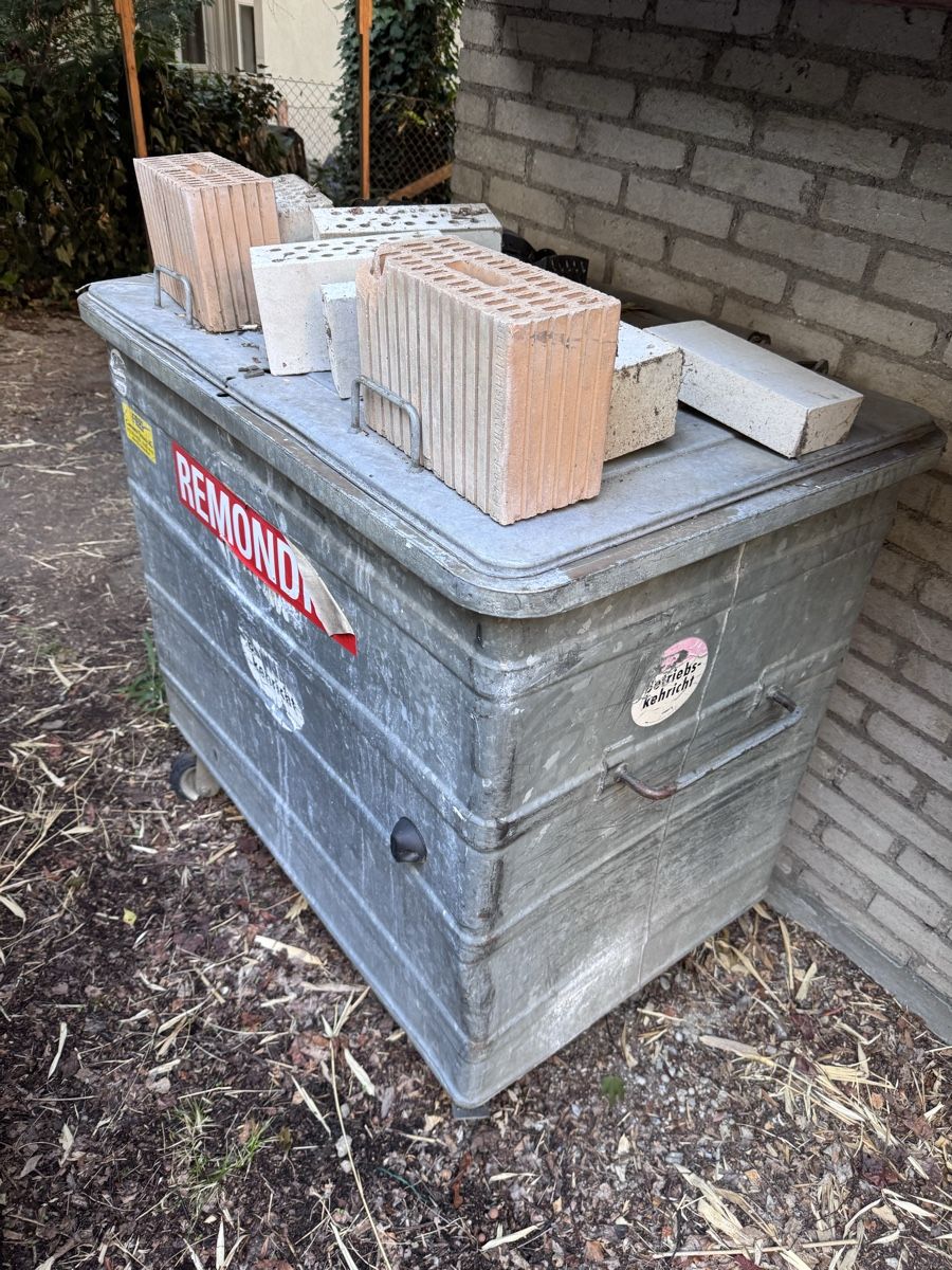 Autres articles bureau & commerces: Container  – D'occasion à Schönenberg ZH par latota8 1