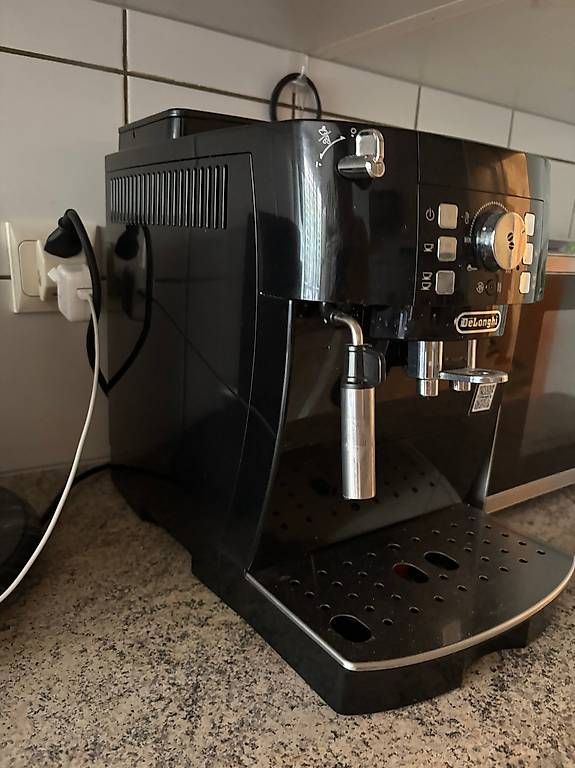 De'Longhi Kaffeemaschinen & Espressomaschinen: Machine à café Delonghi Magnifica S – Gebraucht aus Genève von ray_9fy8 3