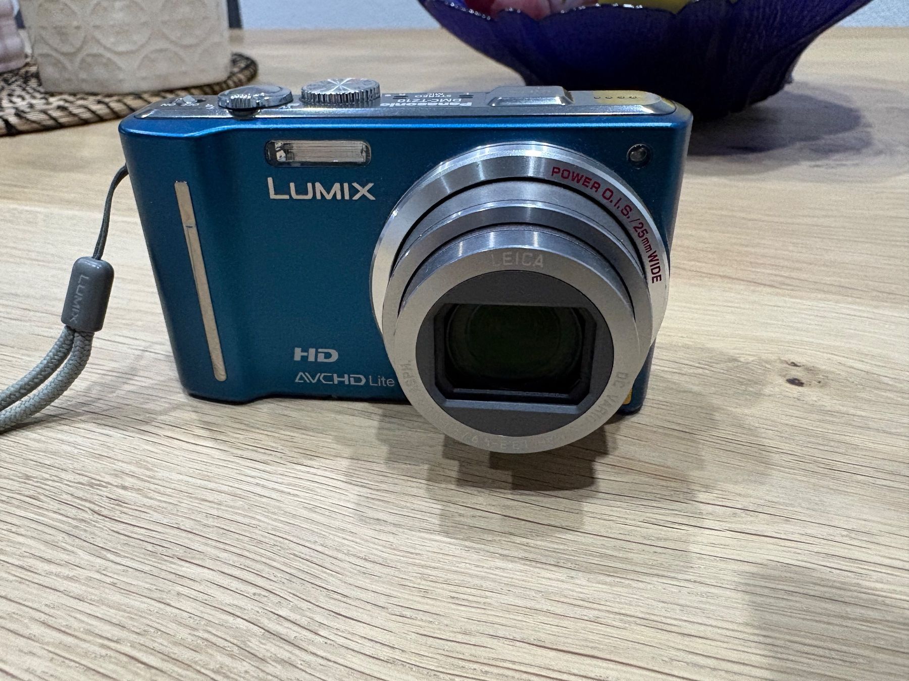 Panasonic Fotocamera: Panasonic Lumix DMC-TZ10 Digitalkameras – Usato da Lausen venduto da sen_jm7c 7
