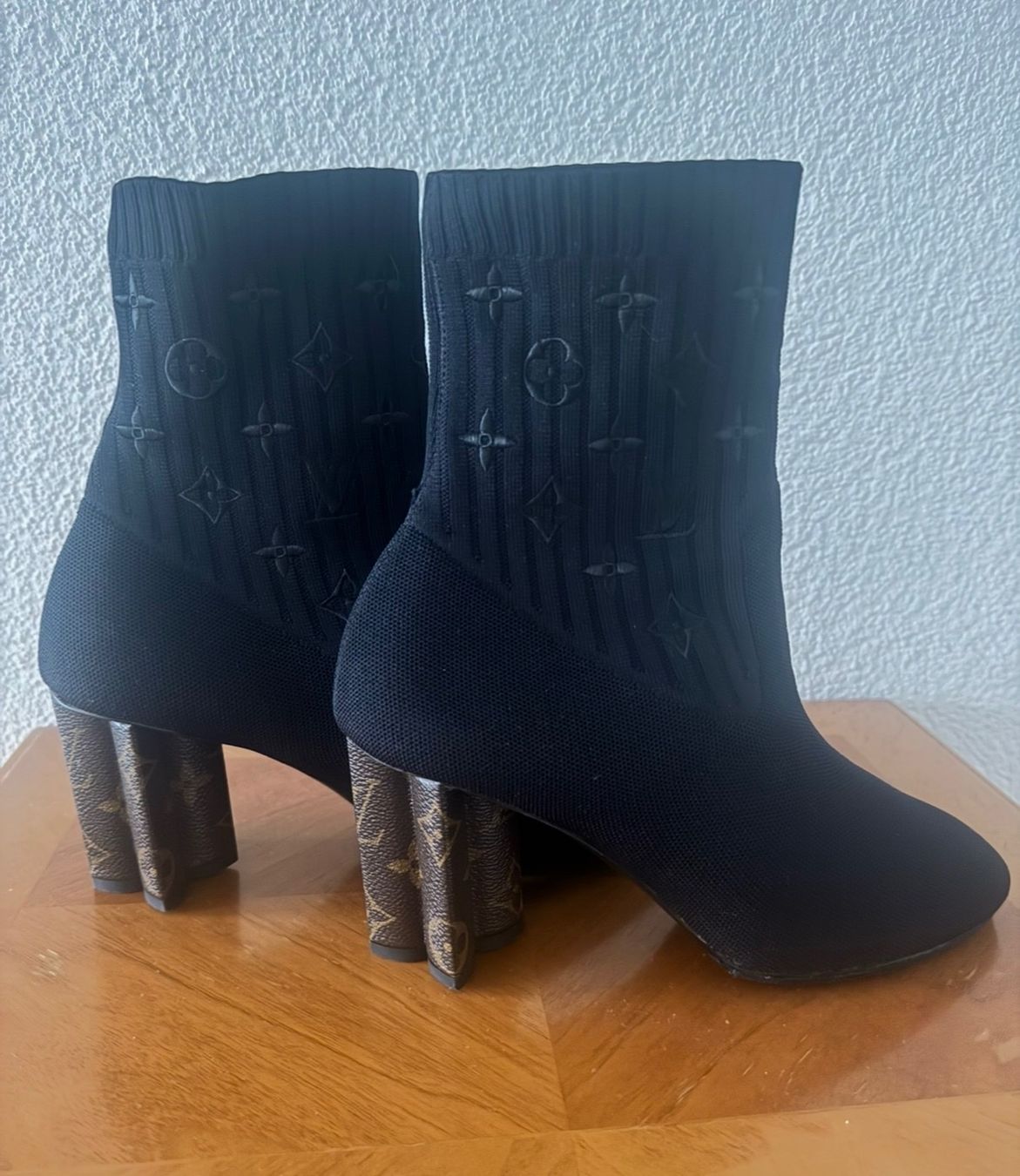 Louis Vuitton Chaussures femmes: Louis  Vuitton Silhouette Ankle Boot 39.5 – Neuf (Voir description) à Kilchberg ZH par atlanticpacific 1