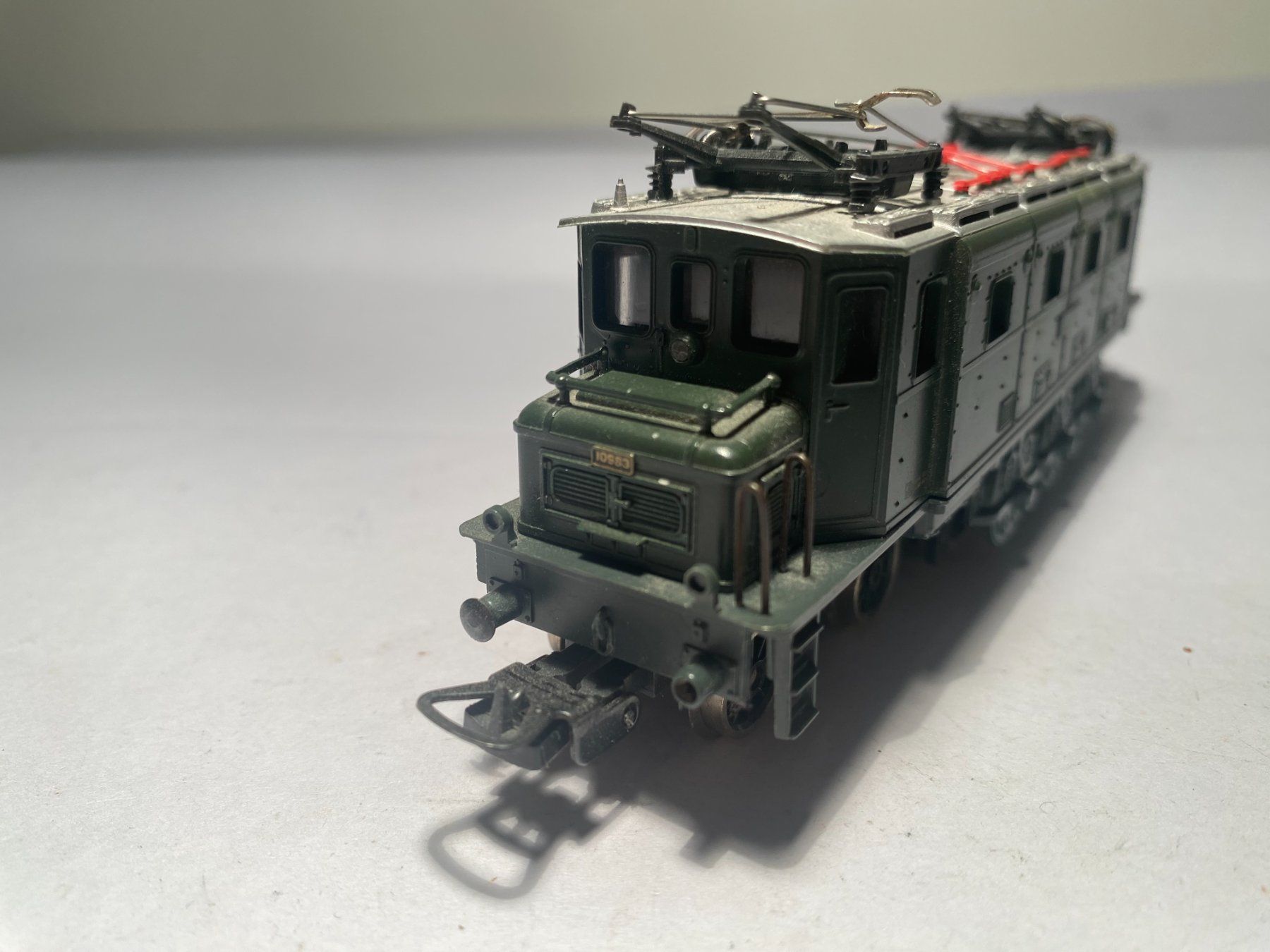 Lima Modelleisenbahnen: LIMA E-Lok Ae 3/6 der SBB 208117 grün DC – Defekt aus Buchrain von Modellbahn11 4