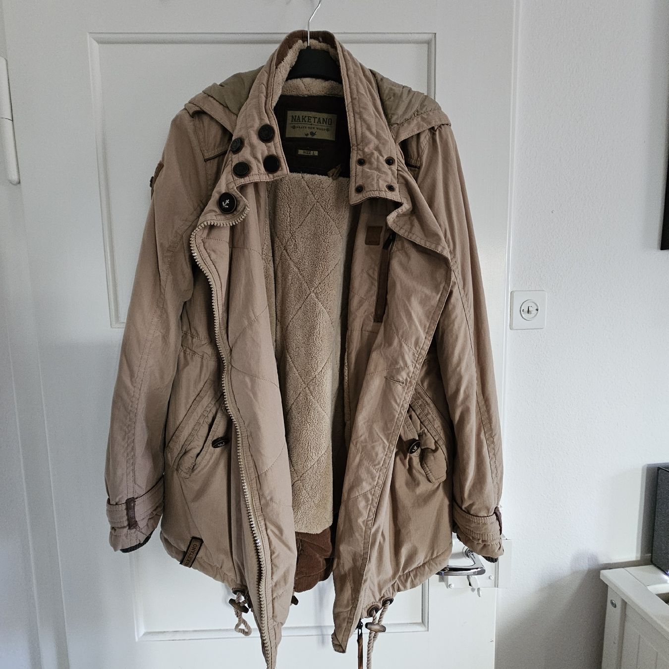 Naketano Cappotti: Naketano Damen winterjacke, Grösse L – Nuovo (secondo la descrizione) da Wettingen venduto da eri_md67 1