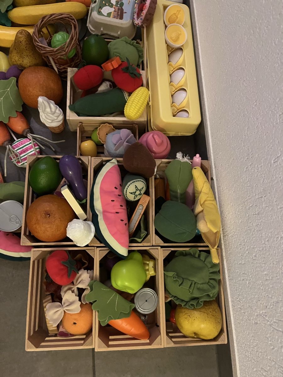 Cuisine d'imitation en bois, divers fruits et légumes (49) (D'occasion) à Attalens pour CHF 50