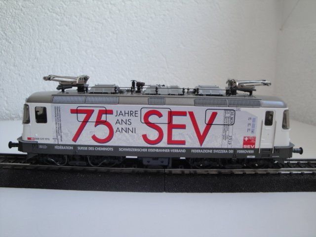 HAG 088 HO. locomotive CFF Re 4/4, 75 ans du SEV, avec boite (Neu und ...