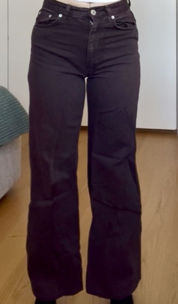 Pull&Bear Hosen: Jean ample Pull&Bear taille 36 marron foncé pour l'automne – Gebraucht aus Plan-les-Ouates von jes_2f9r