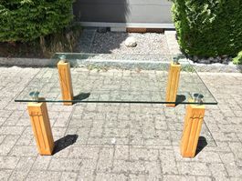 Glastisch mit Holzbeinen – Couchtisch / Esstisch
