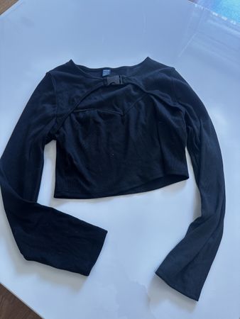 Schwarzes Crop Top mit Schnalle, neuwertig!