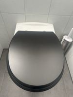 WC-Sitz in Schwarz, neuwertig - Top Zustand, Frühling!