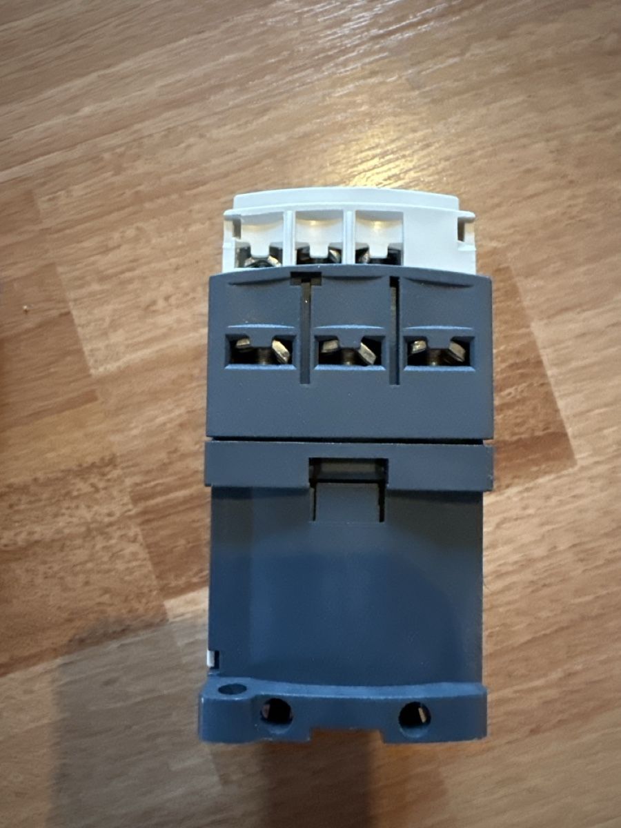 Schneider Componenti elettronici: Schneider Leistungsschütz LC1D18 24V DC  – Usato da Wald AR venduto da sim_m9vw 3
