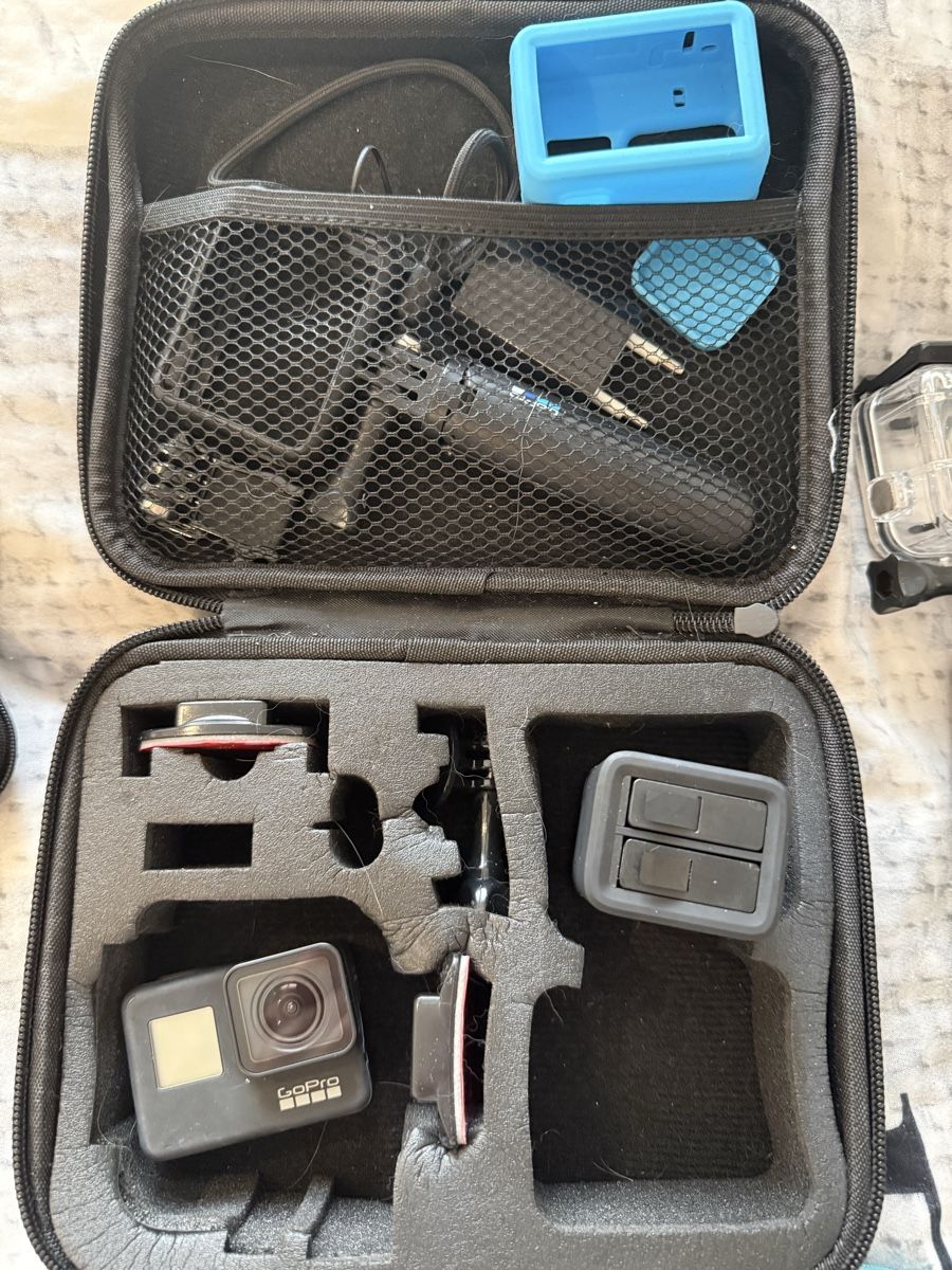 Videocamere: GoPro Hero 7 Black + Kit plongée complet + 6 filtr – Usato da Courfaivre venduto da Mynouche12 1